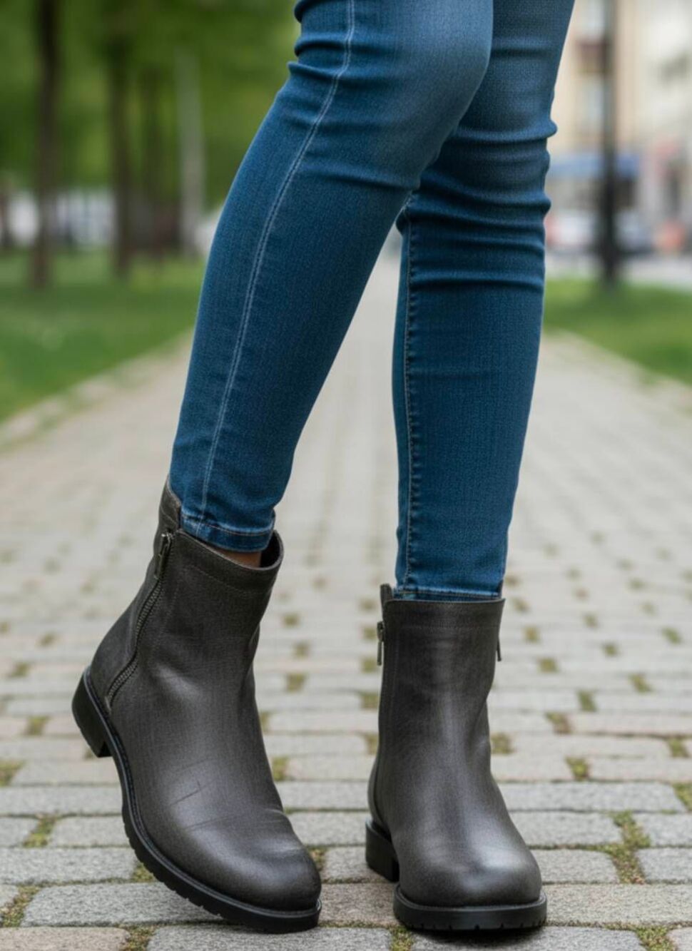 FRYE Natalie Double Zip Ankle Boot Size 7B